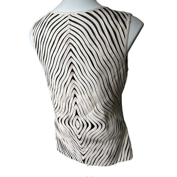 Obstinee by IKA Stretch Fitted Sleeveless Top - Picture 4 of 11